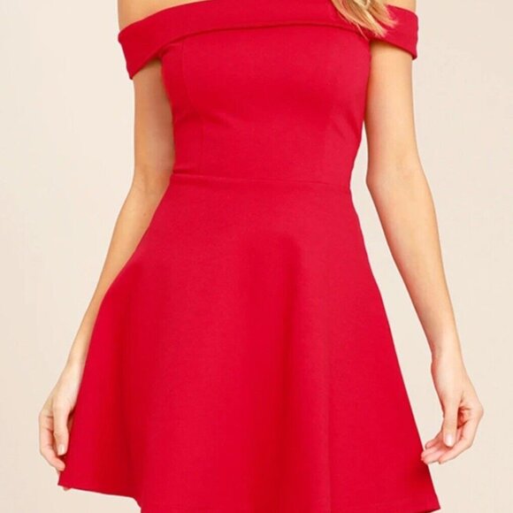 Stunning Red Off The Shoulder Dress Size M/L NWT - Picture 1 of 4